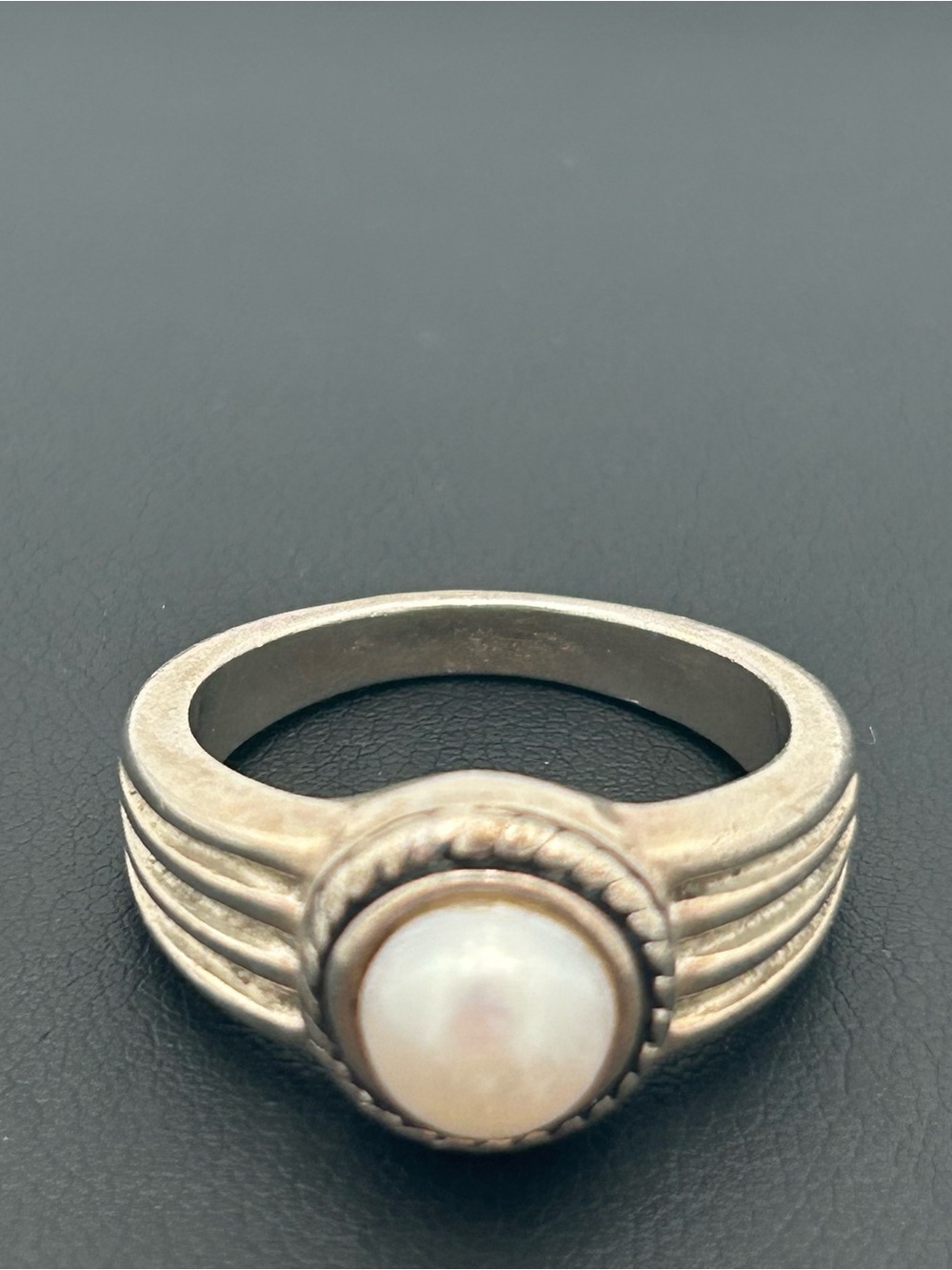 Vintage Sterling Silver Faux Pearl Ring - Picture 7 of 12